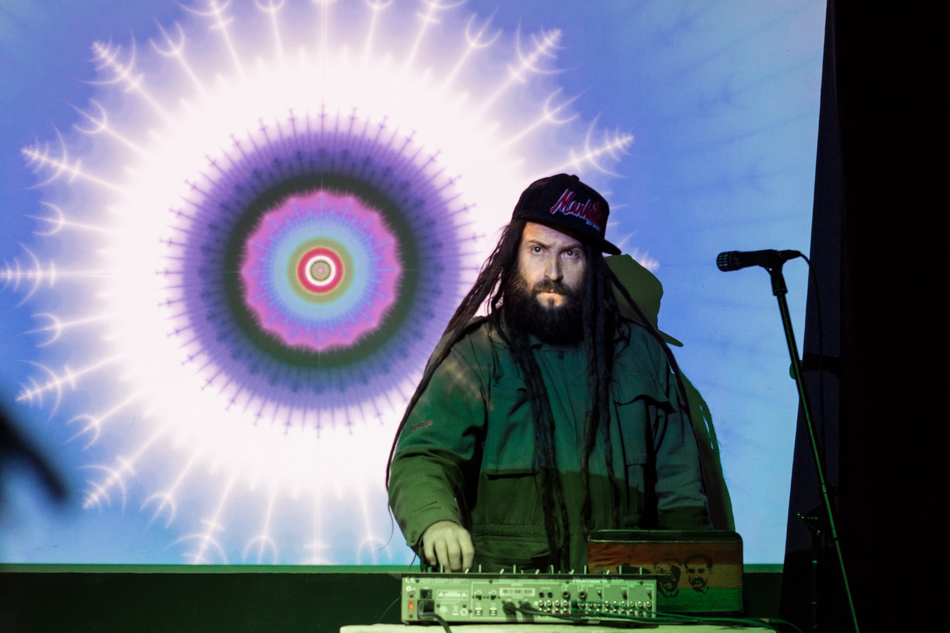 Además de los compilados y su programa de radio, DJ Rasflek edita y difunde reggae desde su sello BVDigital Argentina.