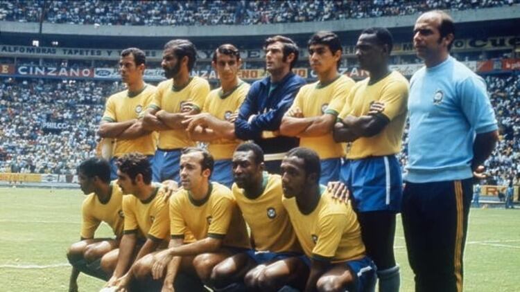 Brasil del '70 en el estadio Azteca de México: un momento culminante en la historia del fútbol.