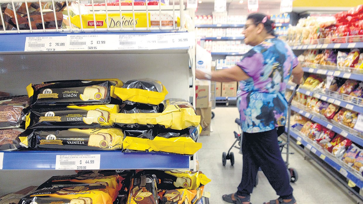 Los supermercados echaron a 148 empleados jerárquicos y a 3635 cajeros y repositores.