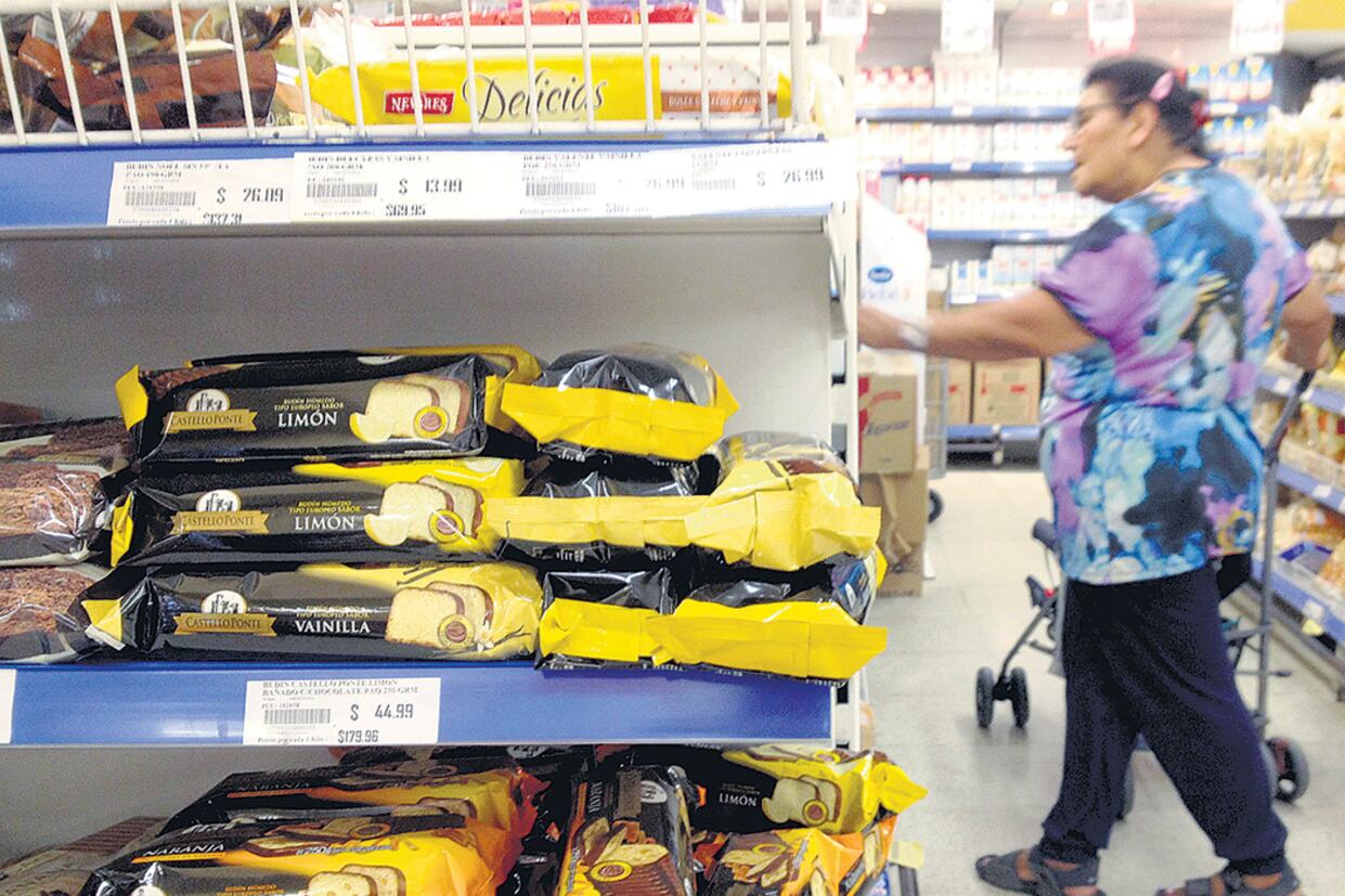 Los supermercados echaron a 148 empleados jerárquicos y a 3635 cajeros y repositores.