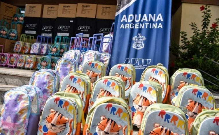 La Aduana se comprometió a profundizar la donación de artículos educativos con una “perspectiva federal”. (Foto: Dirección General de Aduanas).