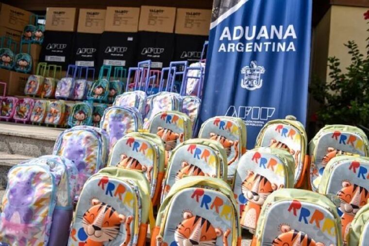 La Aduana se comprometió a profundizar la donación de artículos educativos con una “perspectiva federal”. (Foto: Dirección General de Aduanas).