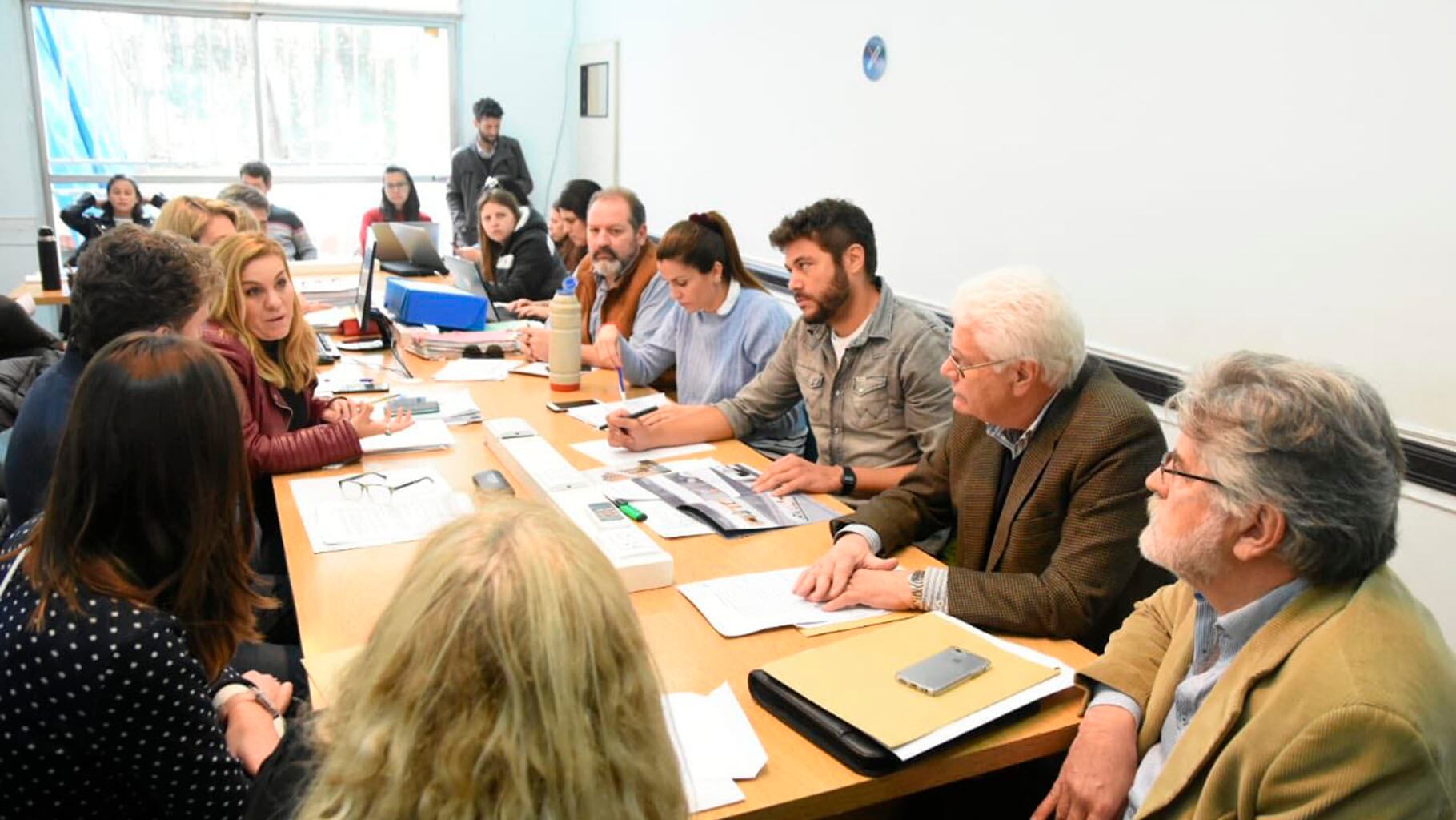 Para Gigliani y Monteverde "es una vergüenza la autorización".