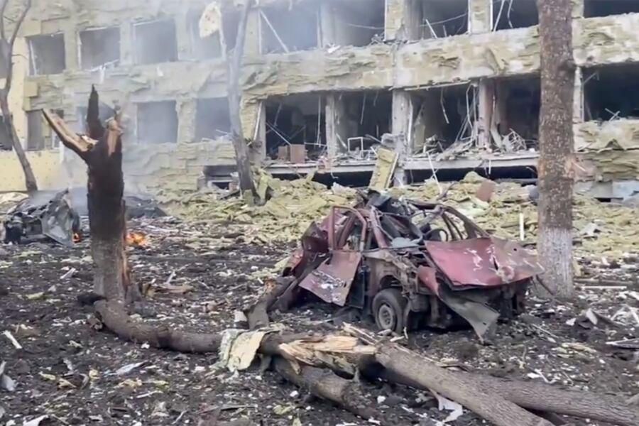 Una casa alcanzada por bombas rusas.