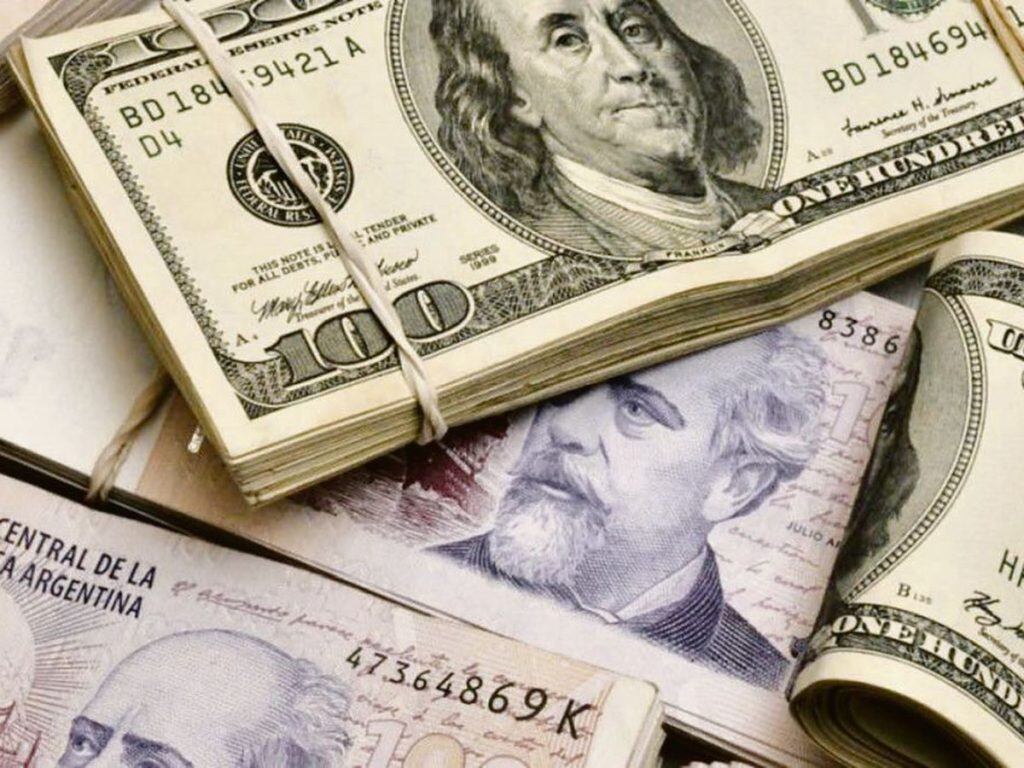 La dolarización implicaría una fortísima devaluación inicial que pulverizaría los ingresos de trabajadores y jubilados.