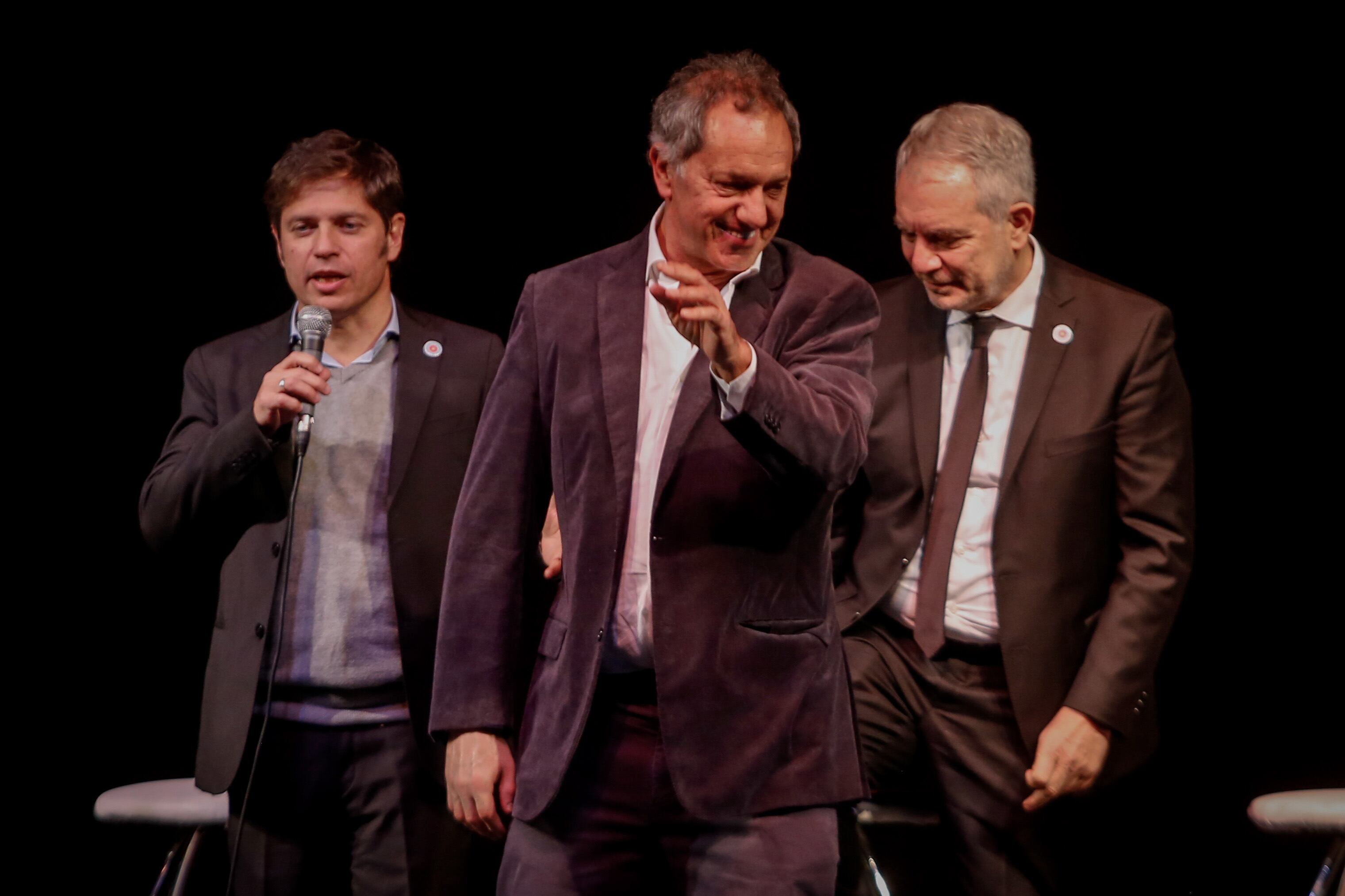 Scioli también participó en un acto de entrega de escrituras en Mar del Plata