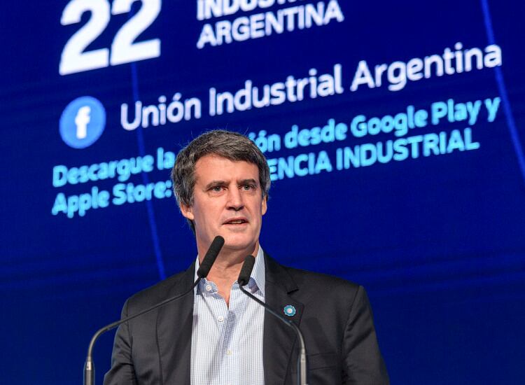 Prat-Gay llevó las riendas de la economía en el primer año de gobierno de Macri.
