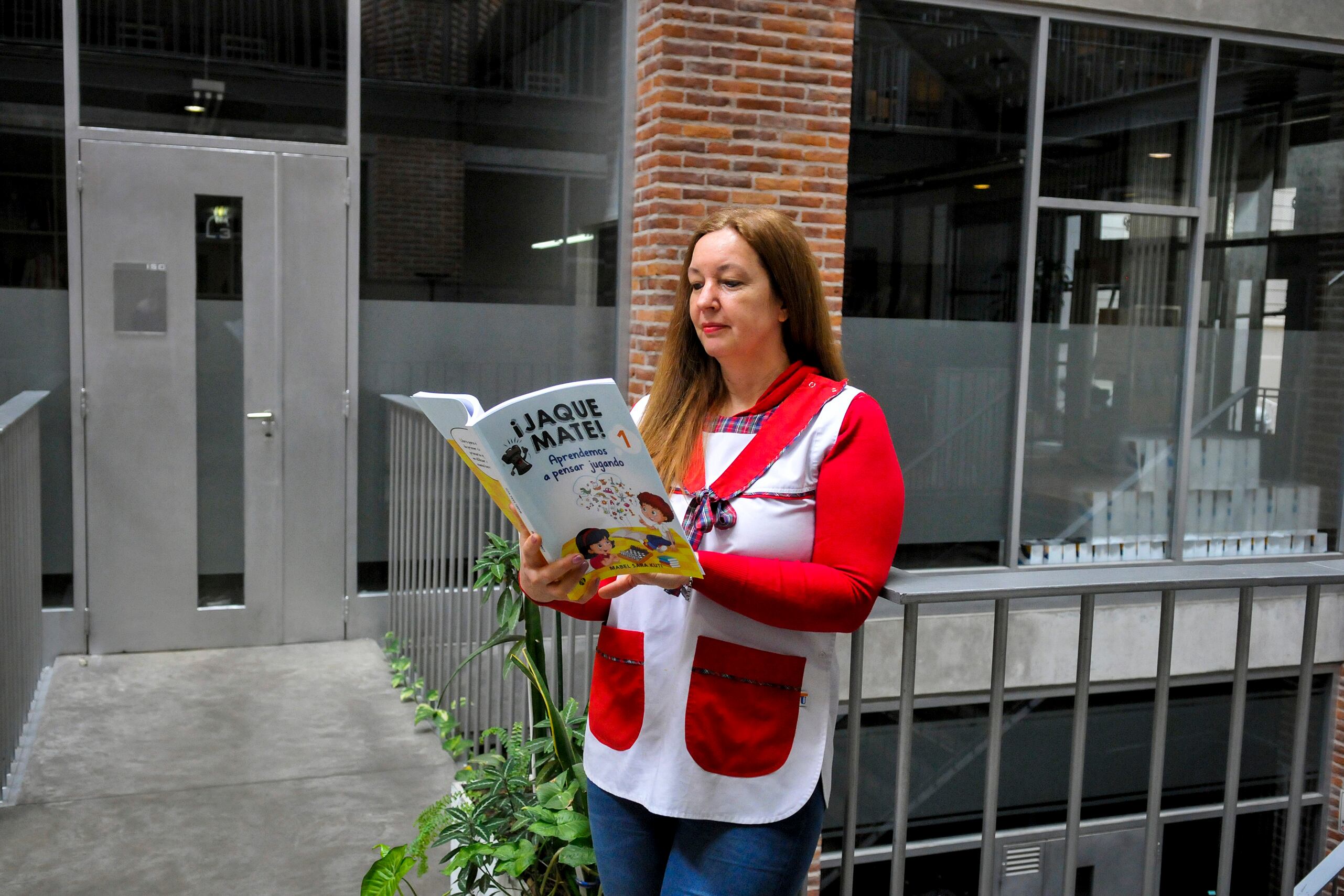 Mabel Sara Kuti, vinculó el ajedrez con el contenido curricular de la primaria.