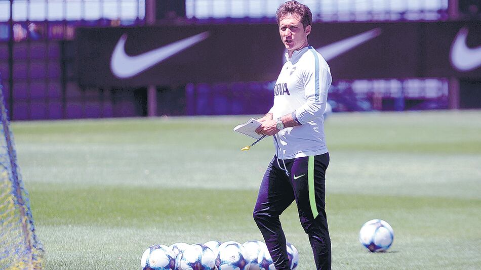 Barros Schelotto estará con sus jugadores.