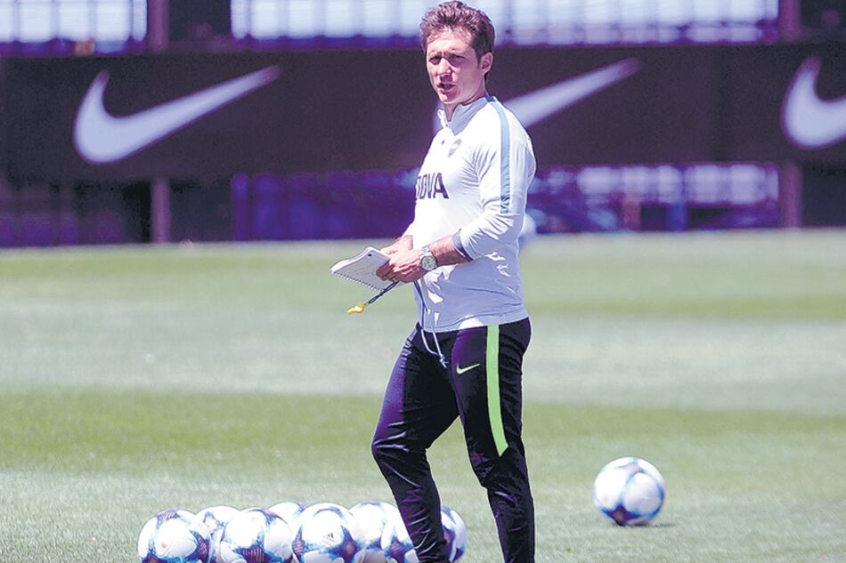 Barros Schelotto estará con sus jugadores.