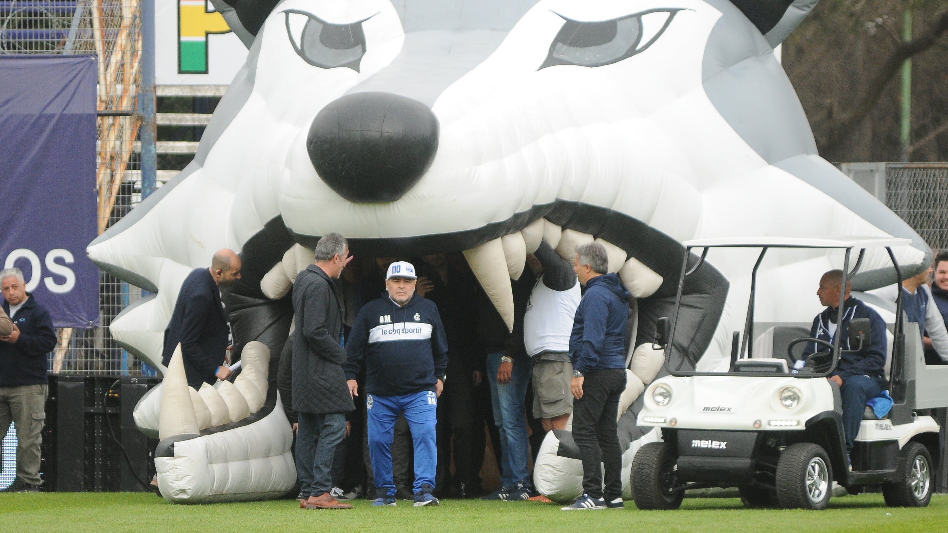 "Yo no soy ningún mago, a mí me gusta trabajar", dijo Maradona.