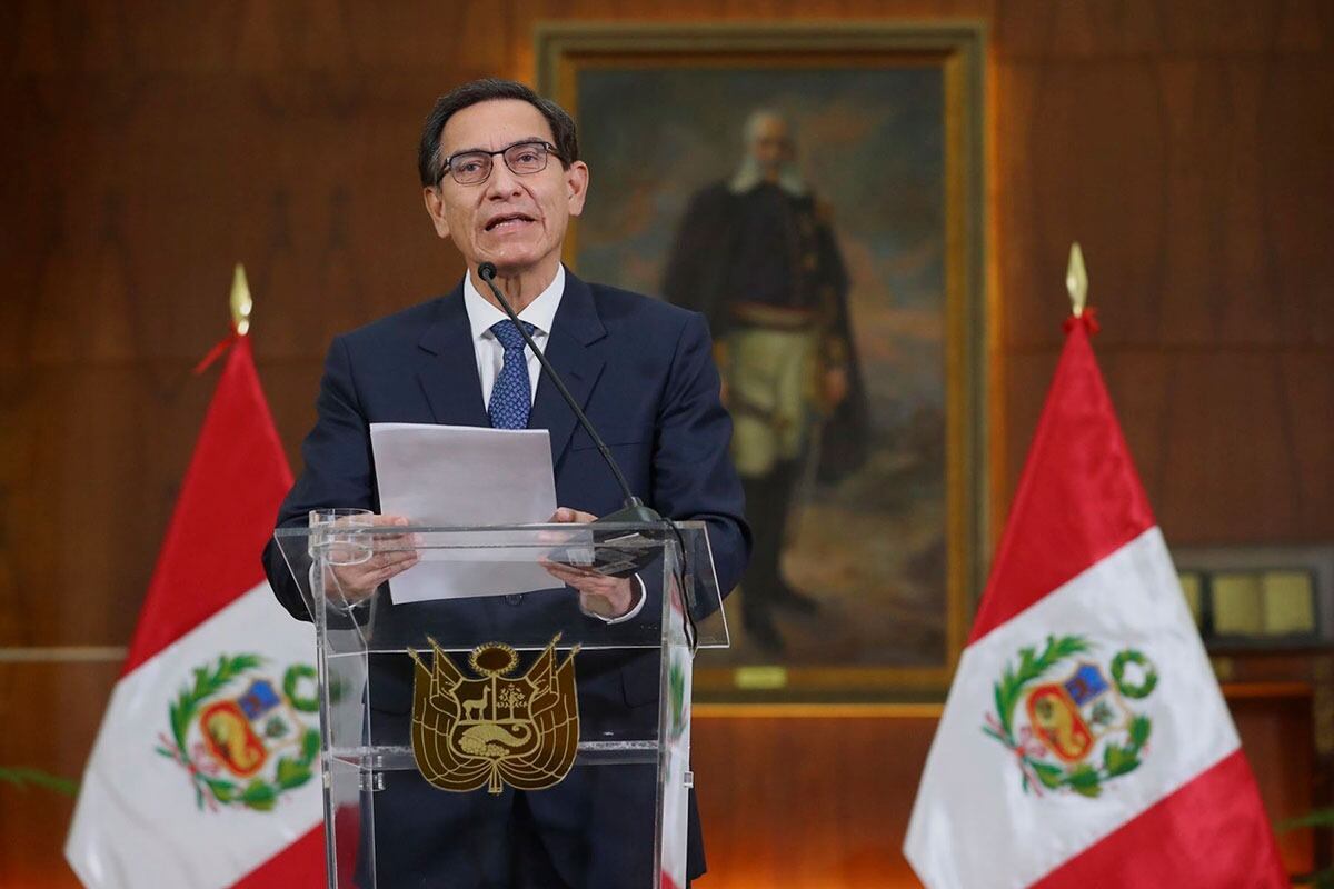 Presidente del Perú Martín Vizcarra, enfrentado a su legislativo.
