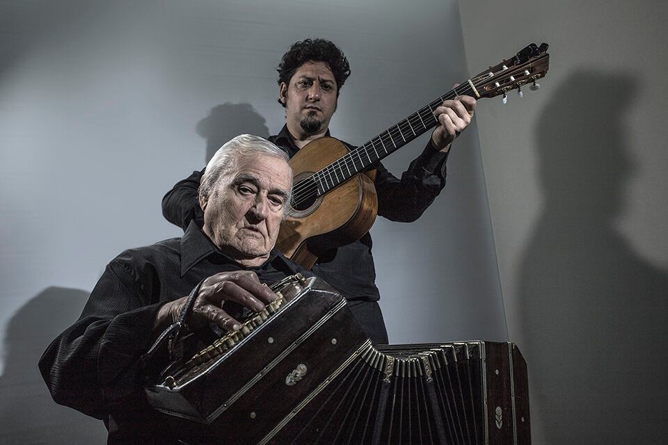El "Cholo" es un maestro para Tessa y Montironi admira al guitarrista