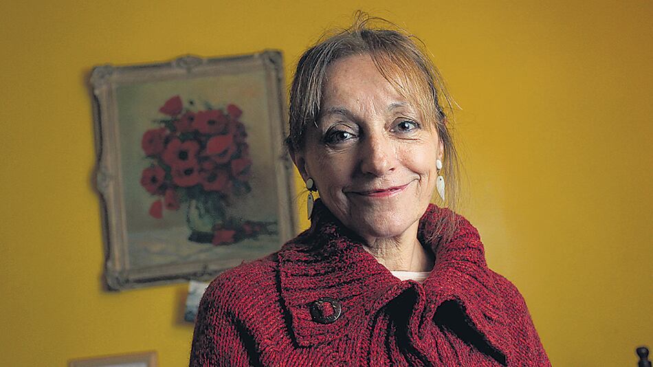 En 1976, Villa debió declinar una beca para viajar con la Opera de Pekín.