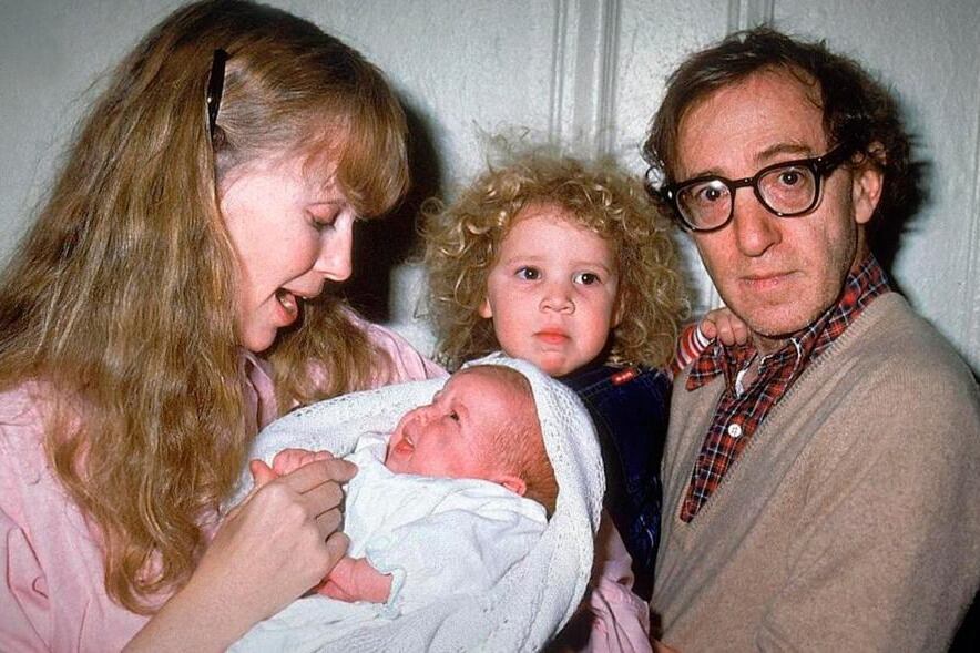 Otros tiempos: Allen y Farrow con sus hijos pequeños, en los 80.