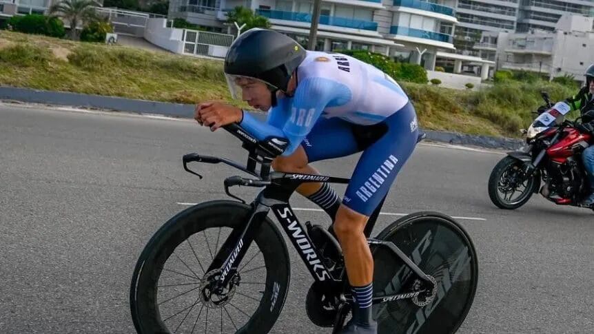 Mateo Kalejman ganó la contrarreloj de ciclismo pero no pudo subirse al podio 