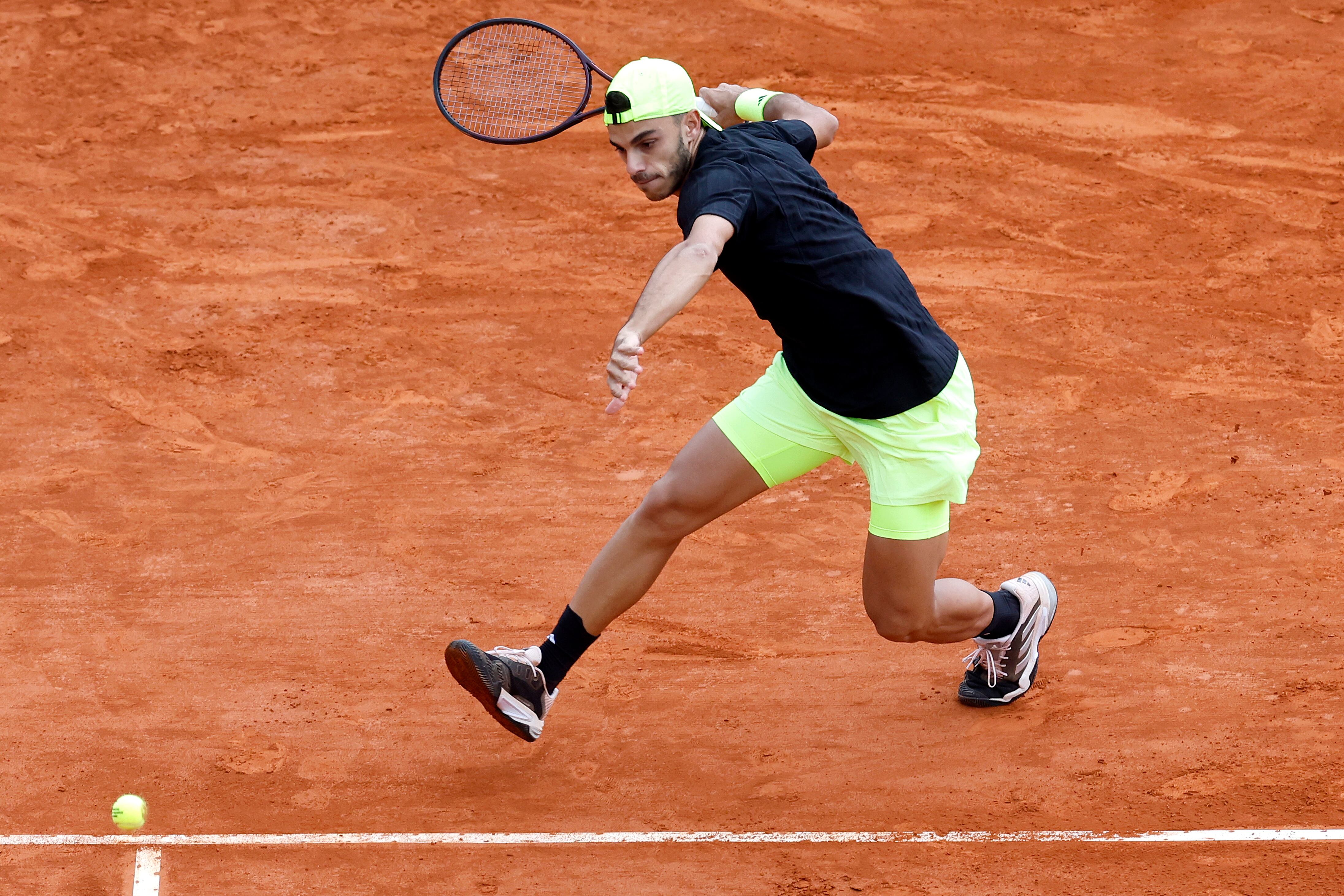 Cerúndolo jugó un gran primer set y luego decayó mucho