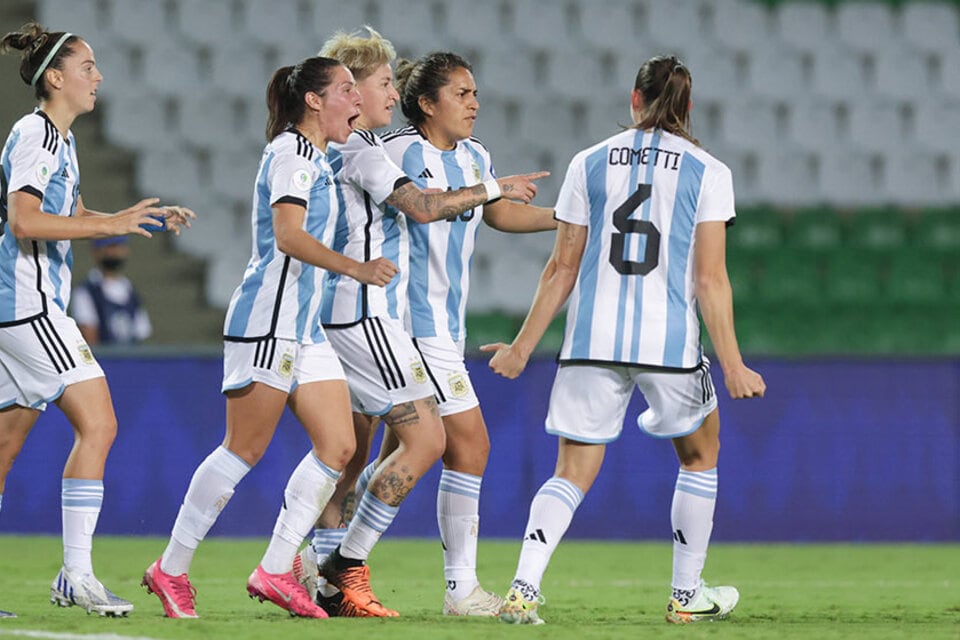 Argentina vs Paraguay: a qué hora juegan y cómo verlo en vivo. 