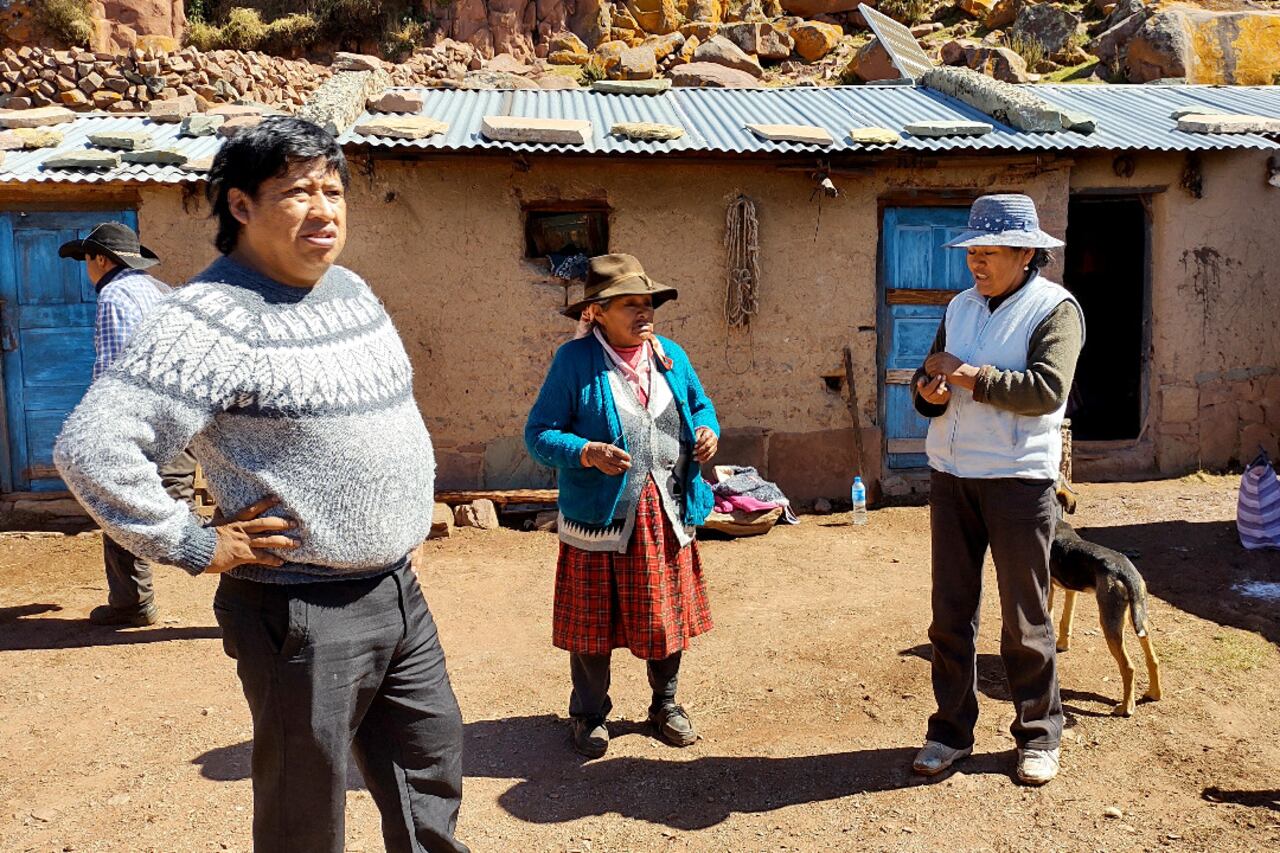 Soriano, María Quispe, y su hija Azucena.
