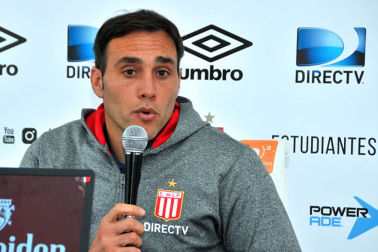 El DT Leandro Desábato, durante su presentación en Estudiantes de La Plata.