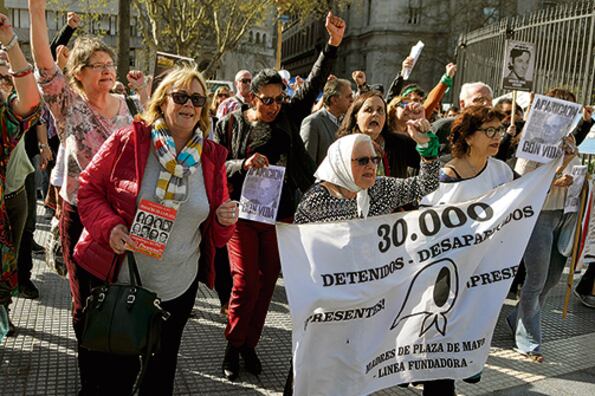 Nora Cortiñas, de Madres de Plaza de Mayo Línea Fundadora, encabezó la marcha.