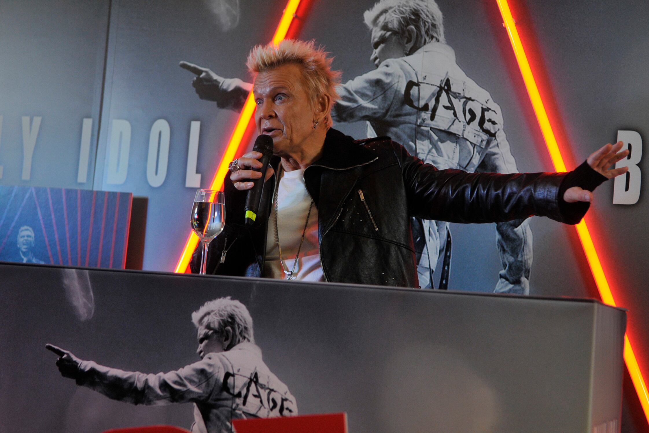 "'The Cage' hace alusión a los dos años en los que estuvimos encerrados a causa de la pandemia."