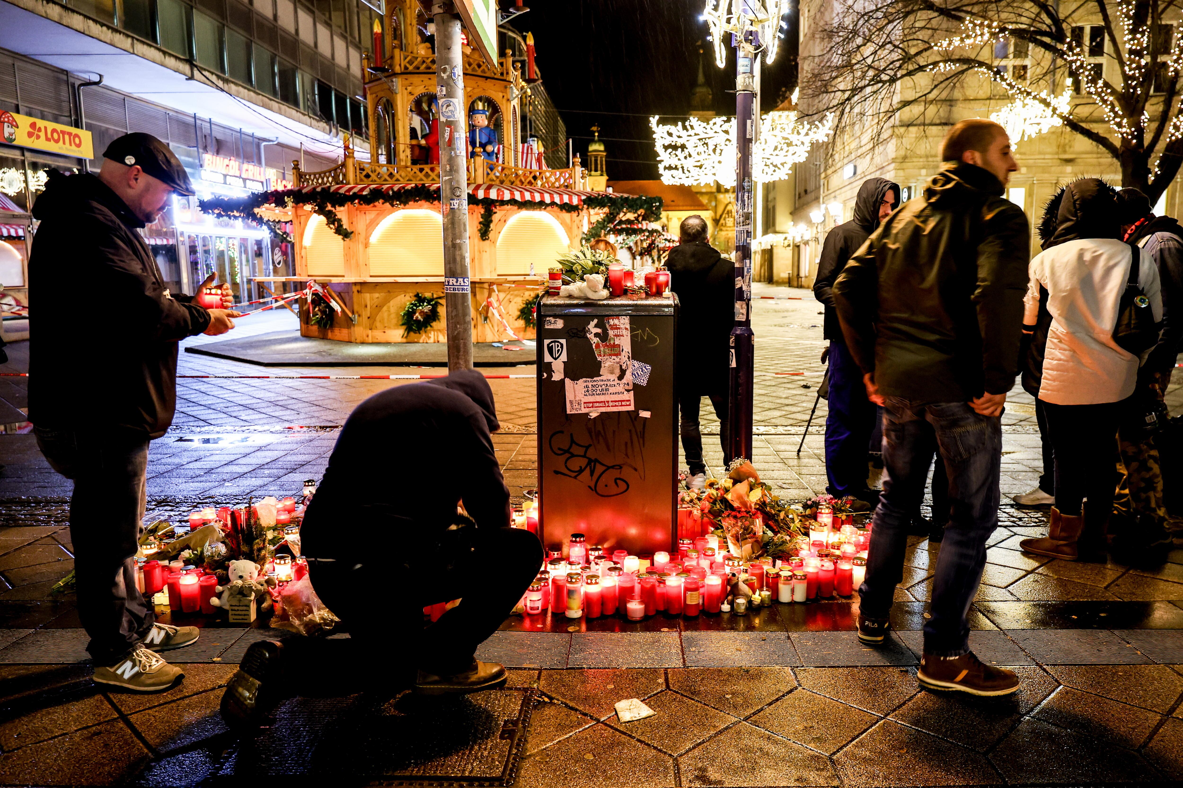 Memorial en el mercado de Navidad de Magdeburgo.