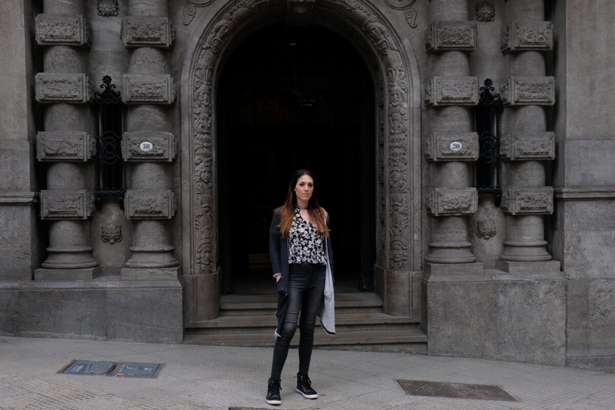 "Tuve grupos de rock y de metal, donde tocaba la guitarra y componía, pero no me animé a cantar porque ésa no era mi voz", dice Sofía