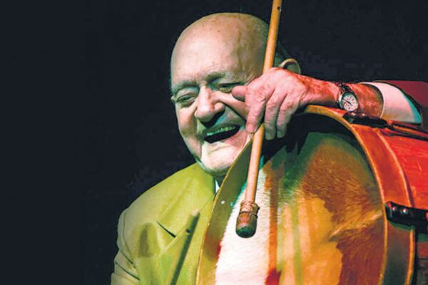 Vitillo Avalos y su bombo, eternos compañeros.