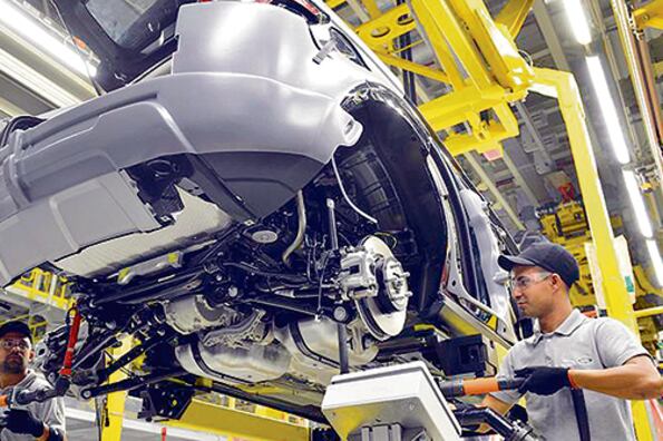 Existen alrededor de 7000 trabajadores suspendidos en la industria automotriz.
