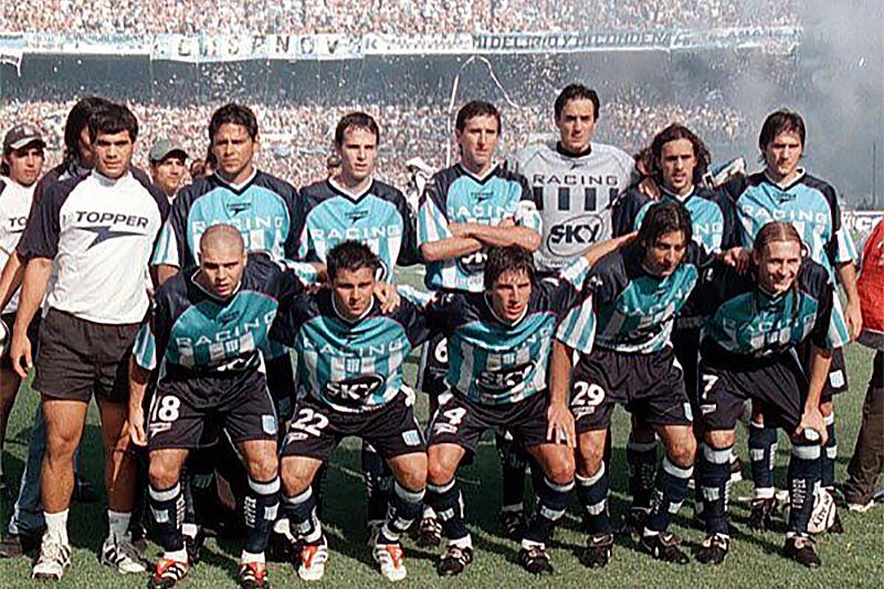 Racing gritó campeón en 2001, después de 35 años de sequía.
