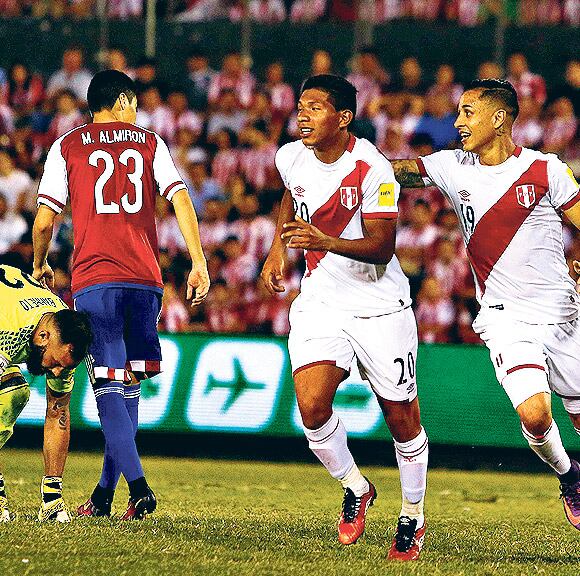 El festejo de Flores junto a Yotún tras dar vuelta la historia en Asunción.