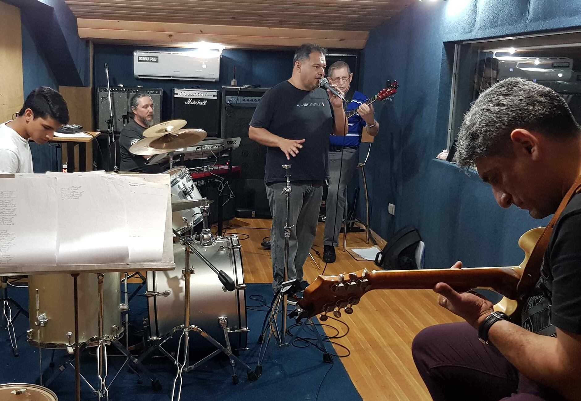 La banda se define como de rock y pop pero no se encasilla.