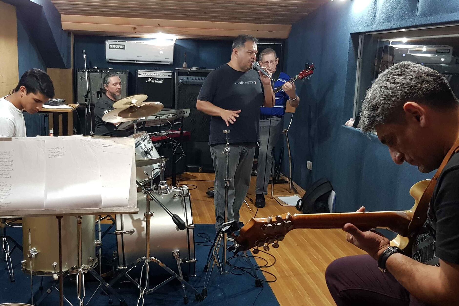 La banda se define como de rock y pop pero no se encasilla.