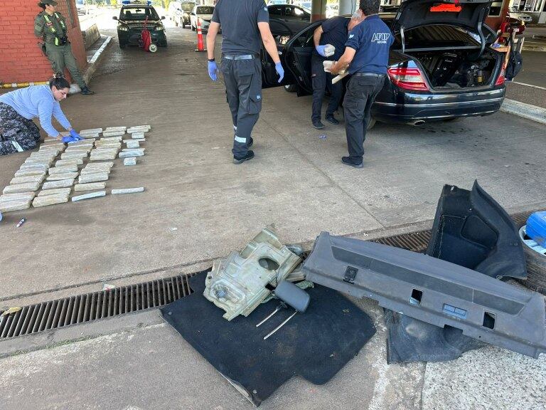 La droga decomisada gracias a la acción de un perro. 