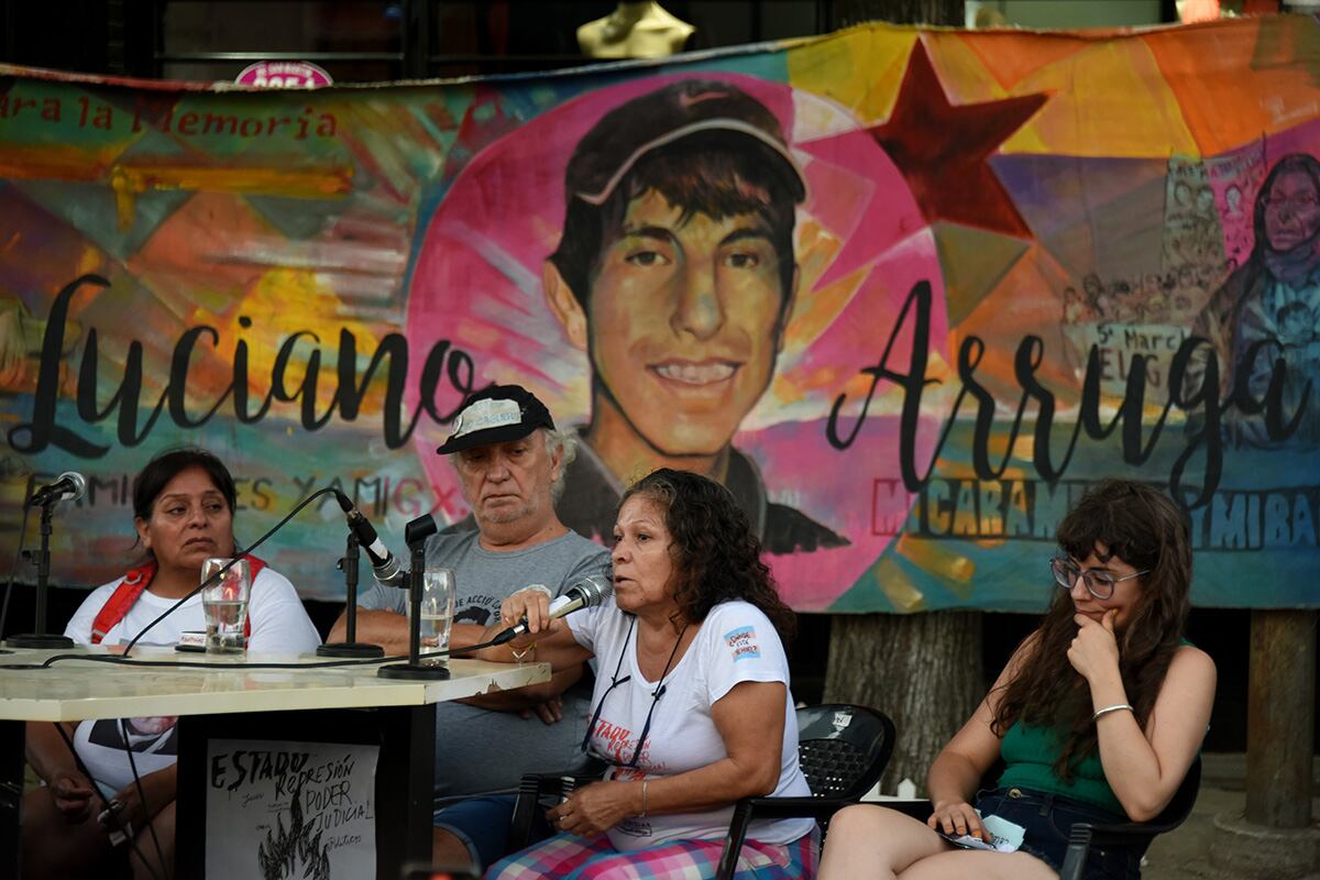 Mónica Alegre, mamá de Luciano, en Lomas del Mirador en el homenaje a su hijo.