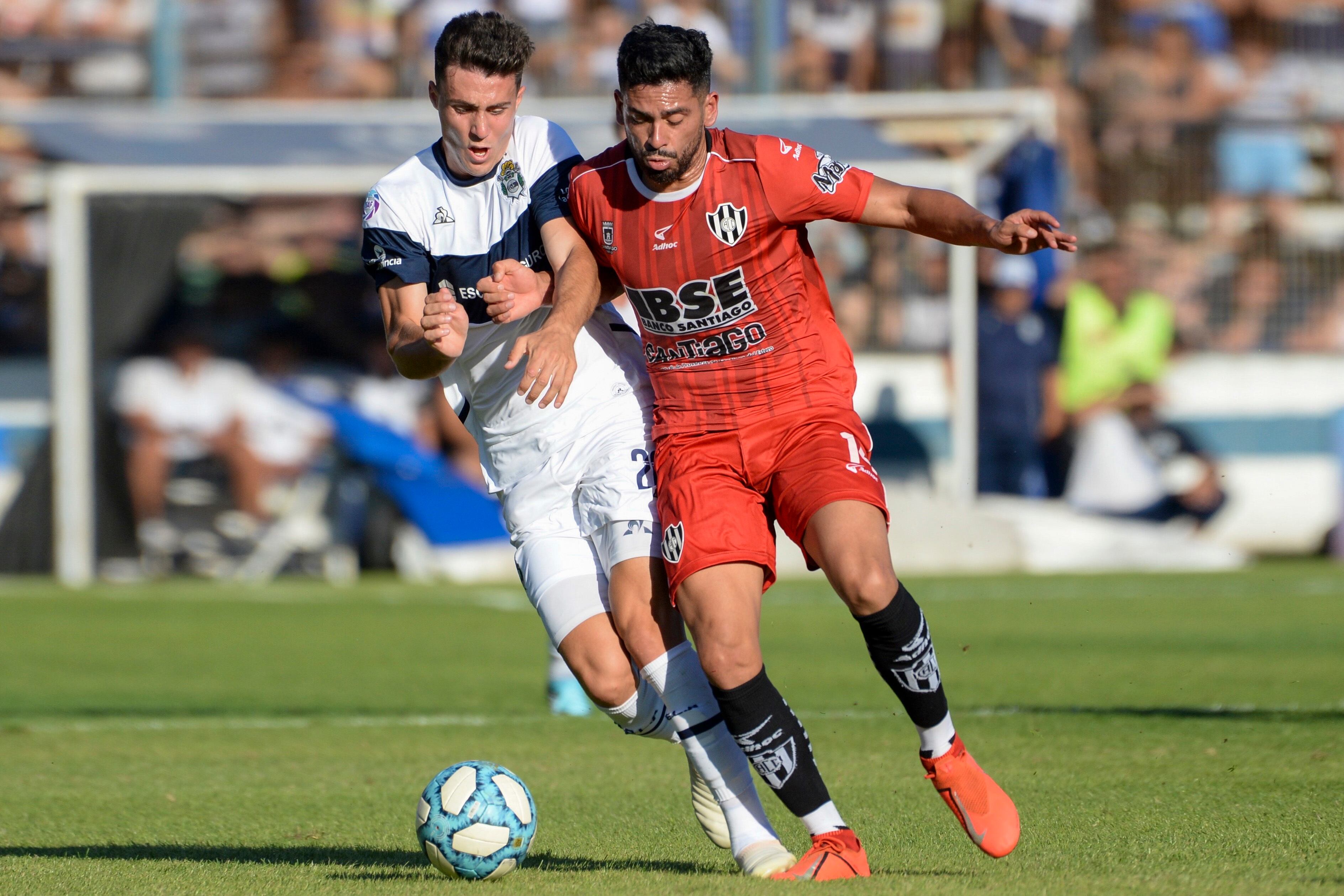 Paradela fue clave para la remontada de Gimnasia. 