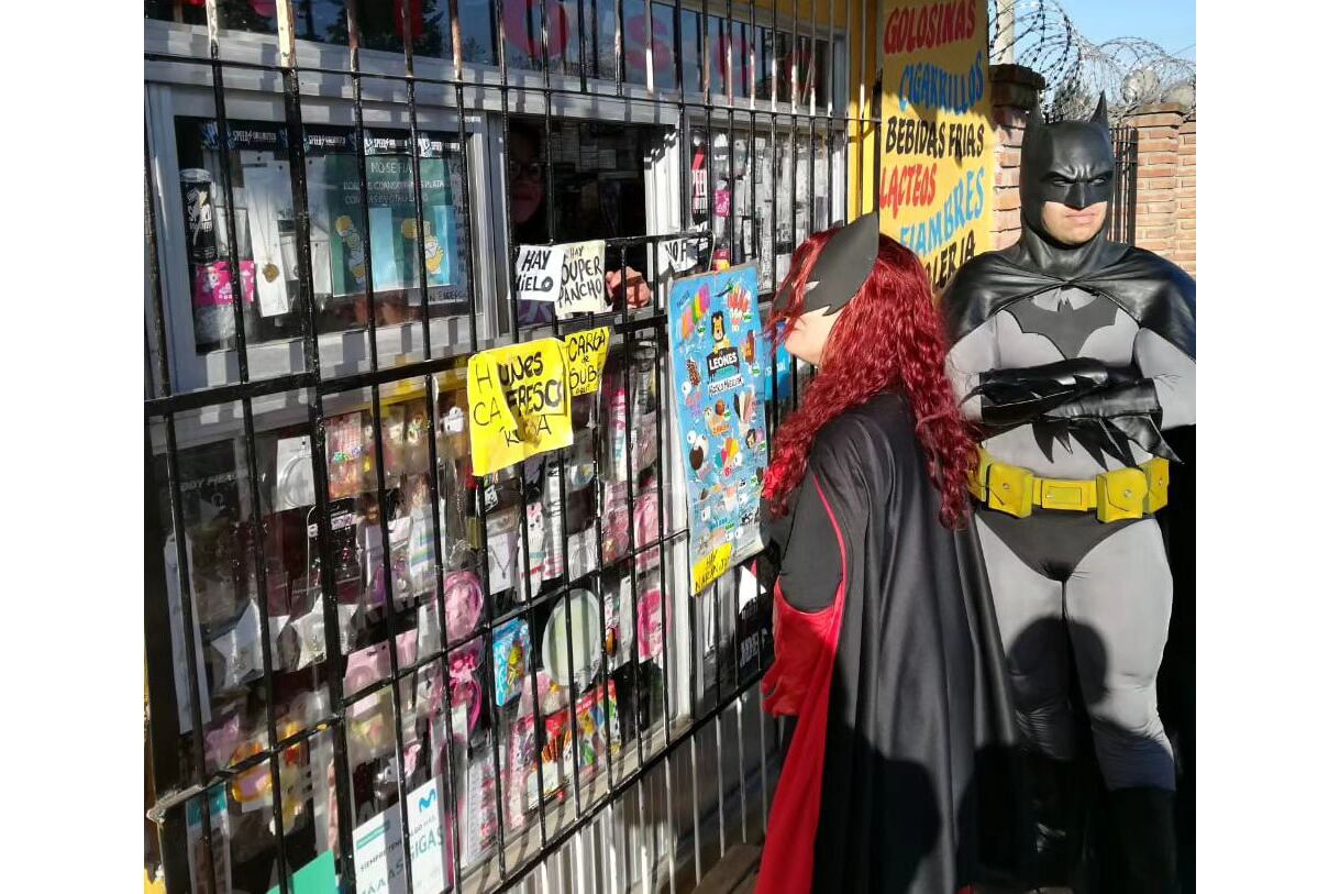 Deme dos batibirras y un repelente para tiburones, por @lucychiarenzaok.