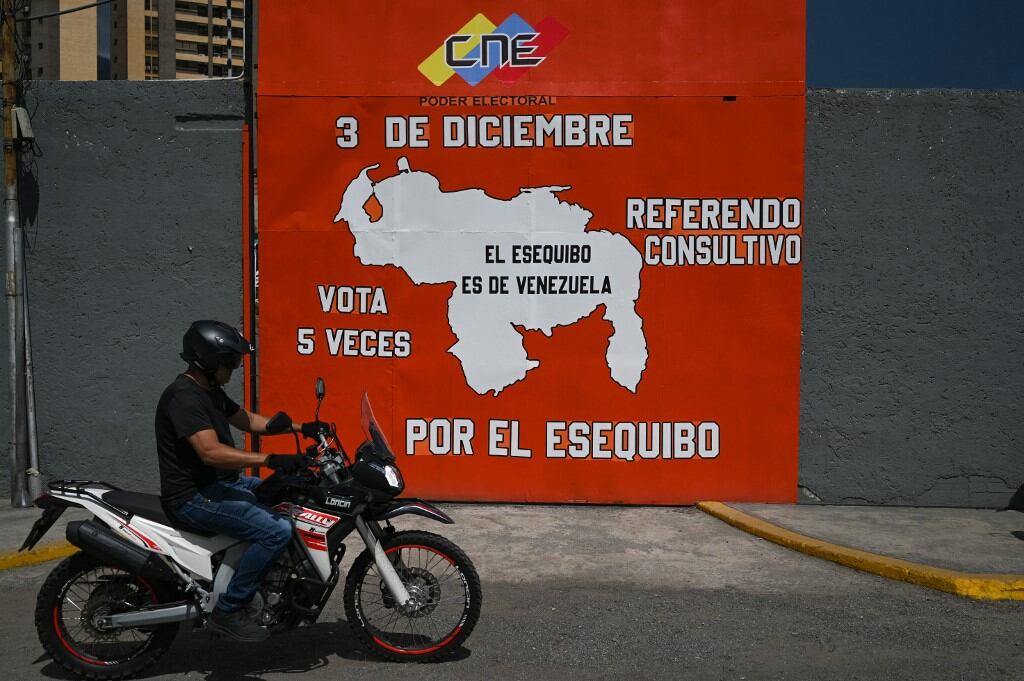 Venezuela convocó a un referéndum para otorgar la nacionalidad a los 125.000 habitantes de la región en disputa.