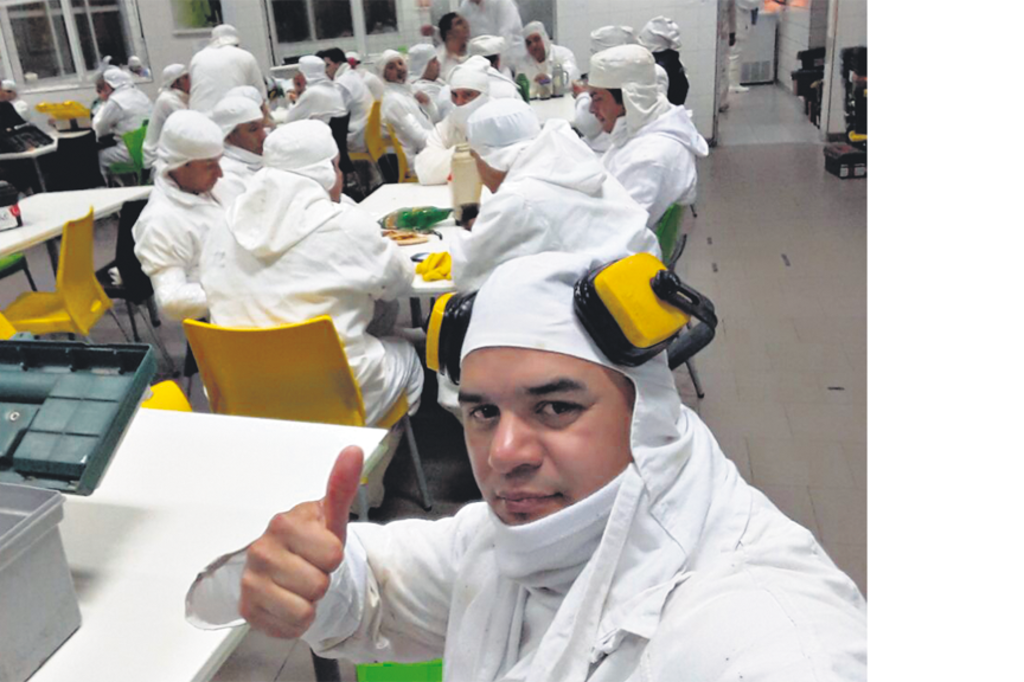 “Ya estamos todos adentro faenando”, anunciaron los trabajadores por las redes sociales.