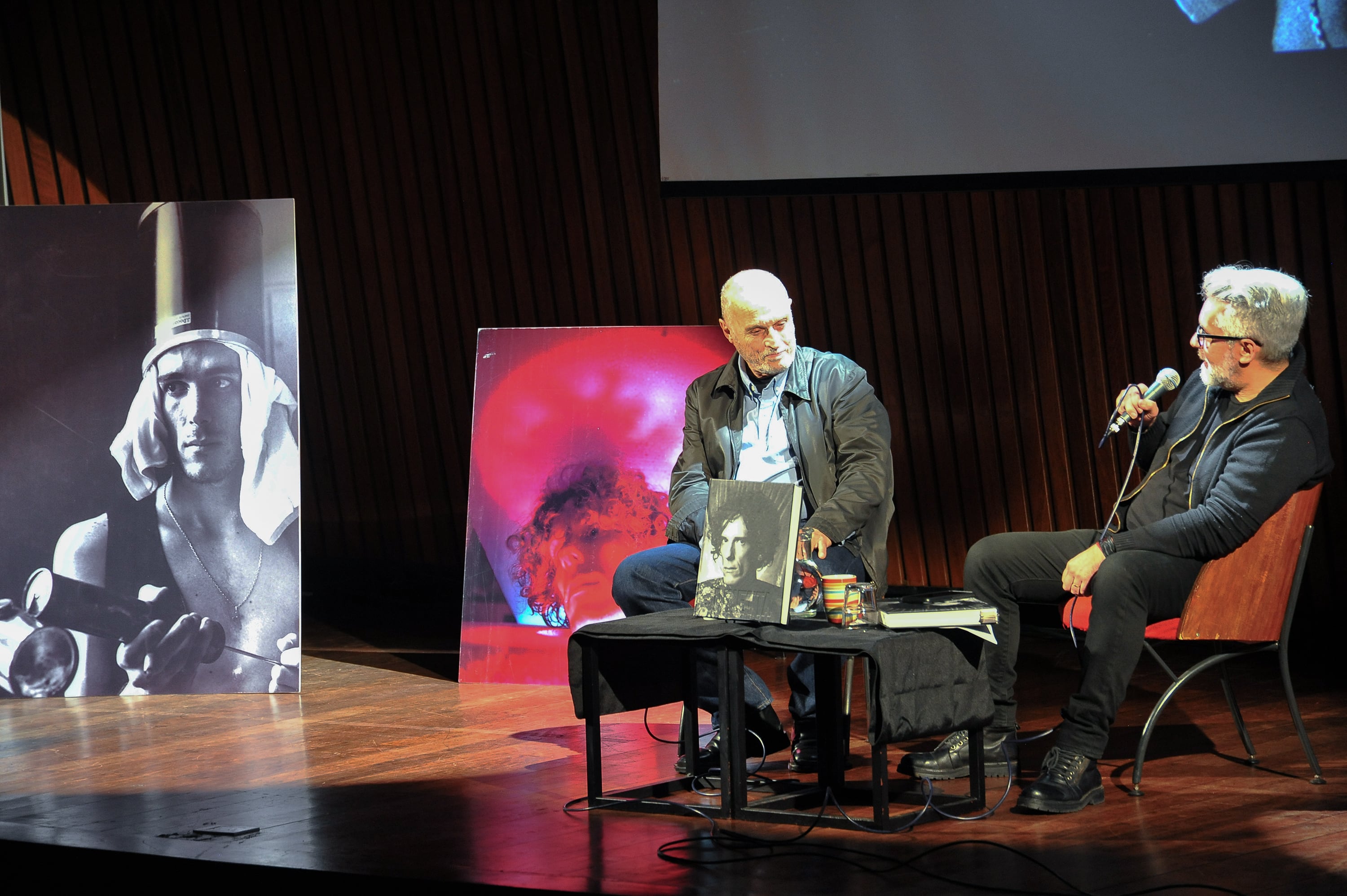 Dylan dialogó con Marcelo Figueras sobre el libro que recopila más de 300 fotografías