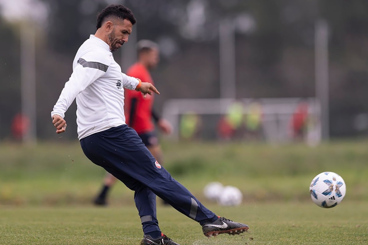 El Tevez DT también se calza los botines en Independiente