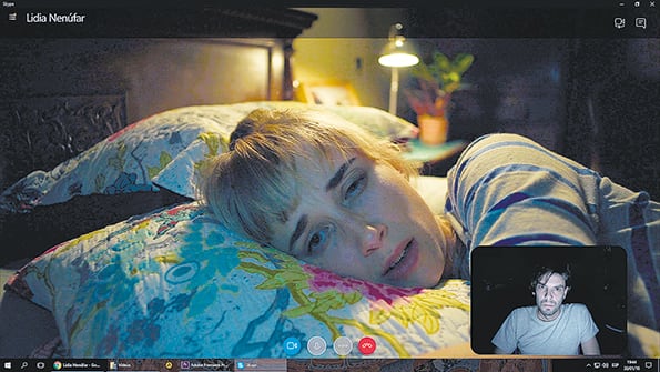 Con elementos del drama, el thriller y el terror, la serie pone en escena un romance a distancia.