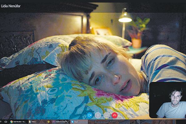 Con elementos del drama, el thriller y el terror, la serie pone en escena un romance a distancia.