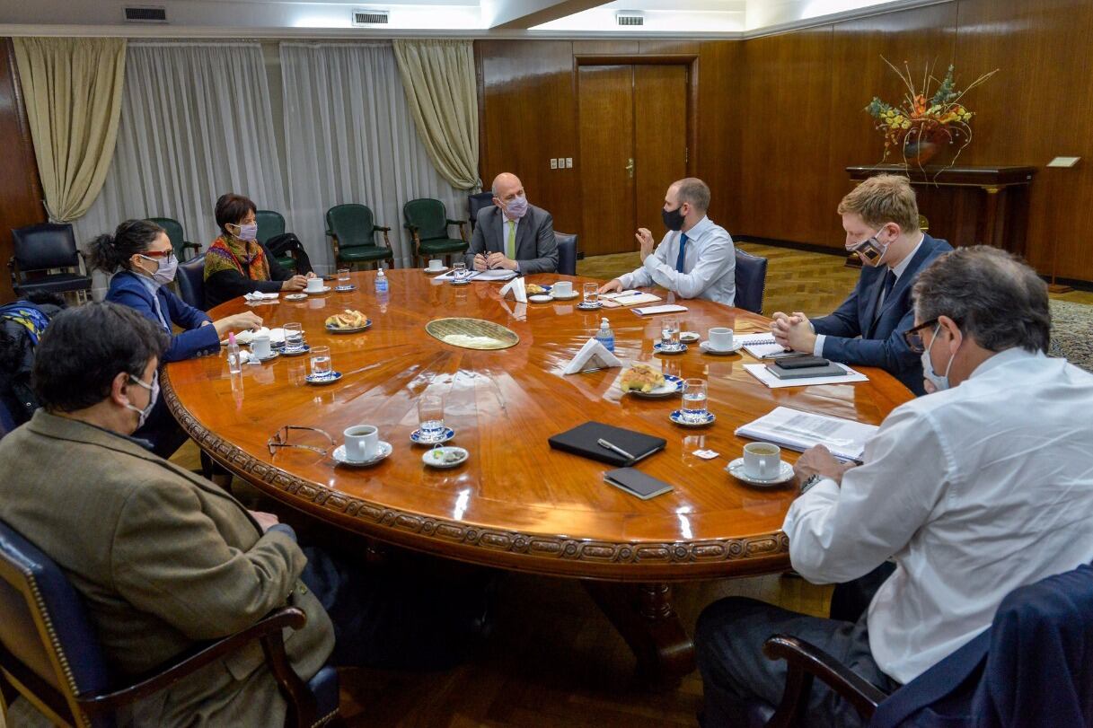 Equipo económico: con diferencias pero en buen clima.