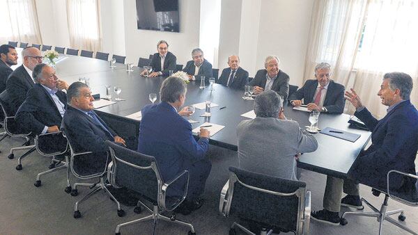 Macri con empresarios, en la Casa Rosada esta semana. Intento de rehacer una relación quebrada.