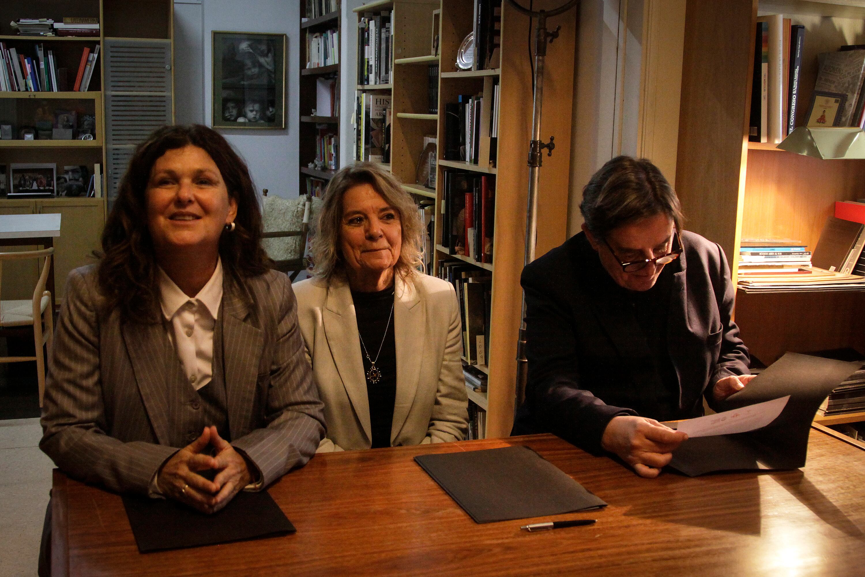 Graciela Ricardes (ministra de Cultura de la Ciudad), Graciela García Romero (presidenta de la Fundación Walsh-Facio)  y Luis García Montero (director del Instituto Cervantes).