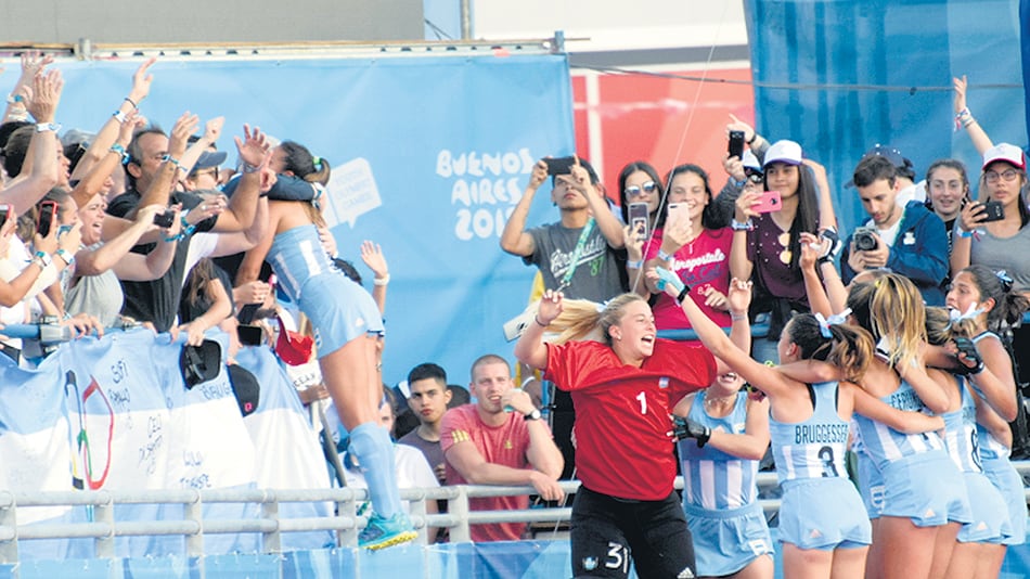 Las chicas del seleccionado de hockey son dirigidas por Carlos Retegui.