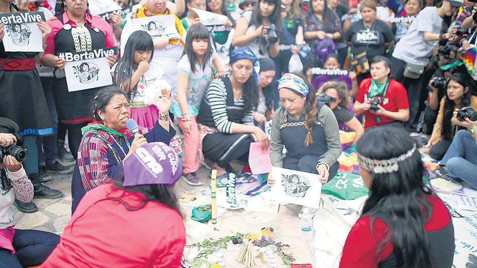 Mujeres de Bolivia, Guatemala, de los territorios ocupados, reunidas para nombrarse feministas.