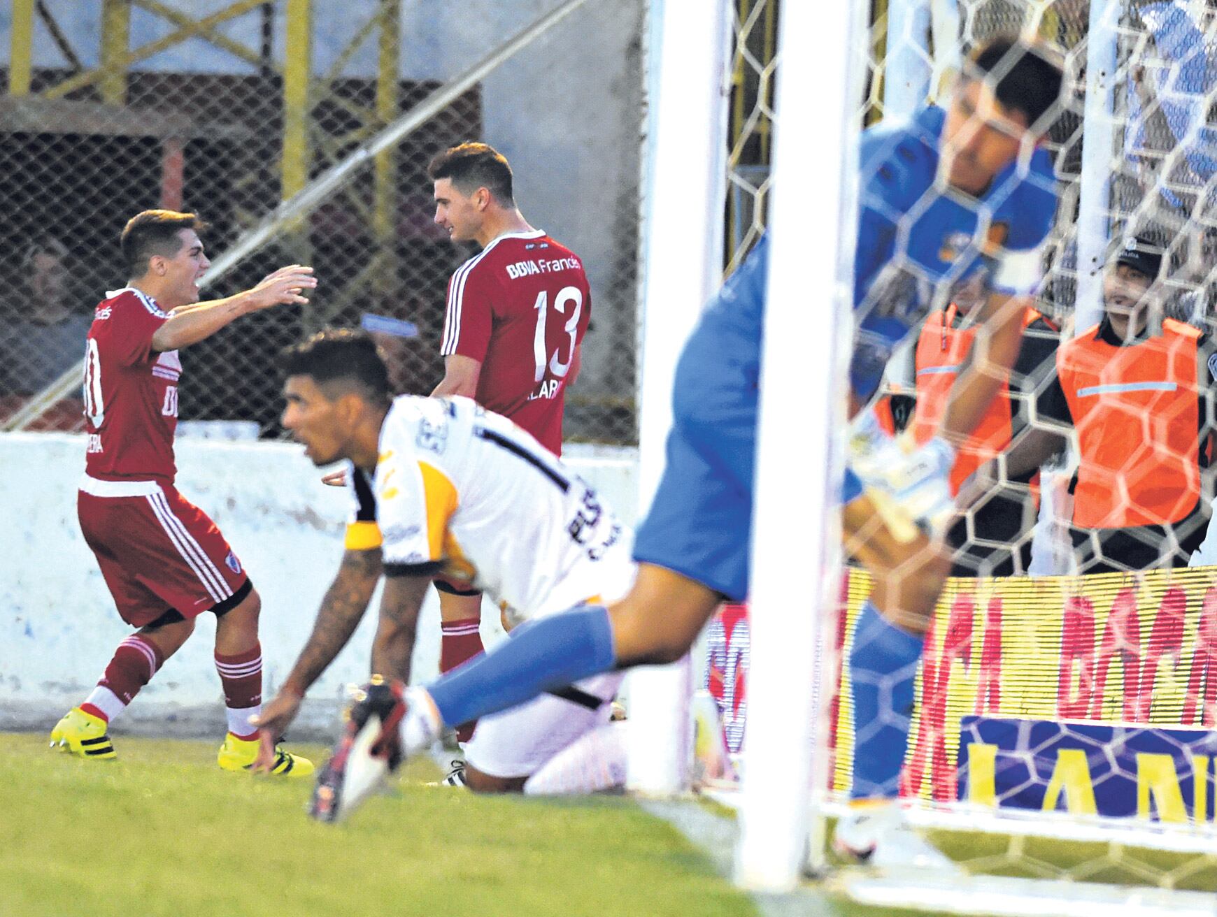 Alario estiró su racha goleadora con un gol que significó el empate parcial de River, que arrancó perdiendo ante Olimpo en Bahía Blanca.